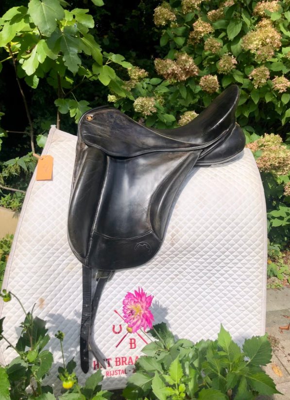 Gebrauchter Sattel Jochen Hennich, 18 Zoll, medium wide