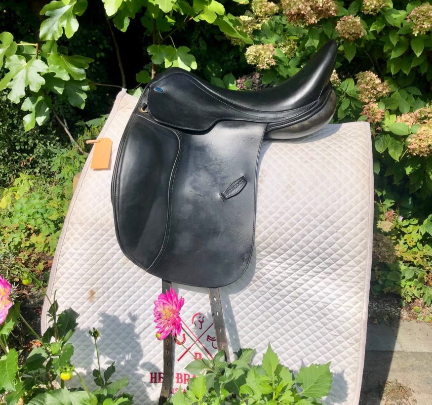 Gebrauchter Sattel Euroriding Achat, 18 Zoll, medium wide